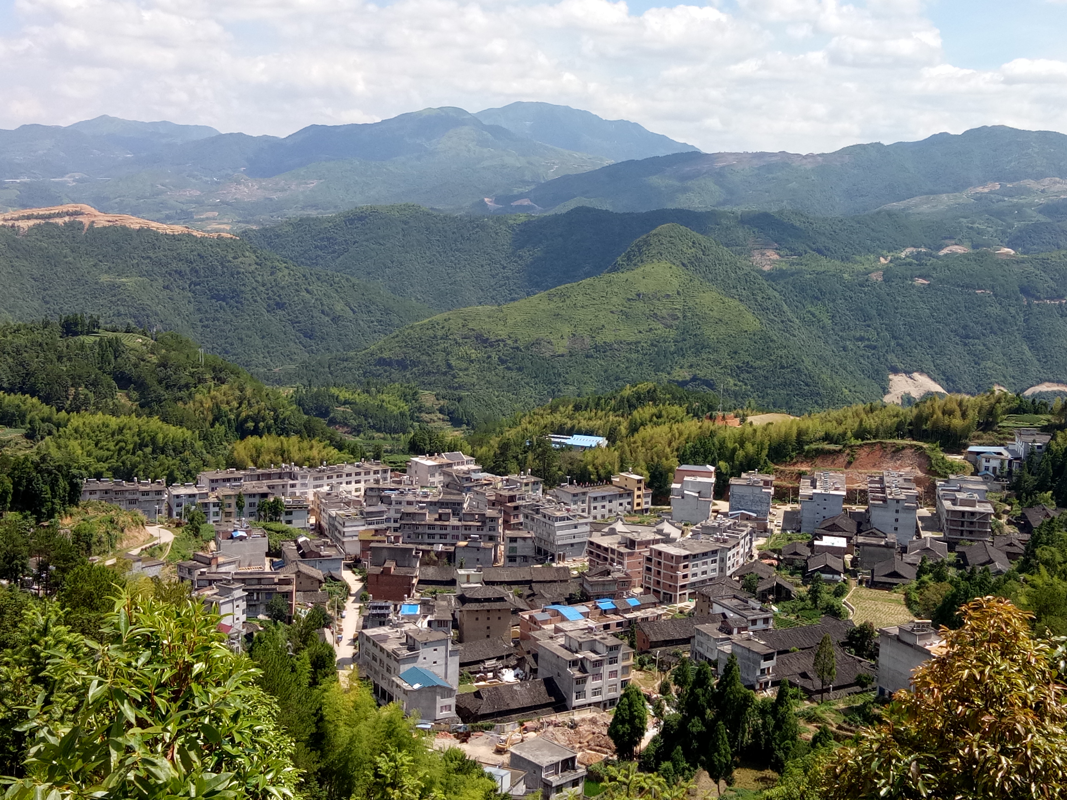 仕阳镇：茂竹园村开展旅游景区村庄创建