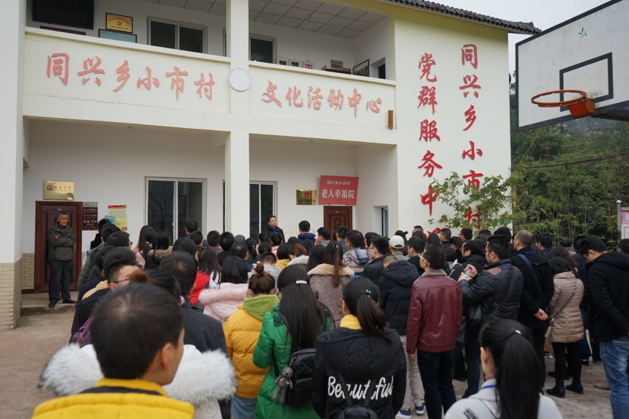 青年干部走进小市村 体验红色文化