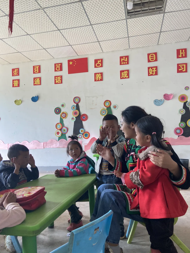 记昭觉县三岔河乡三河村幼教点教师惹列日作同志典型事迹