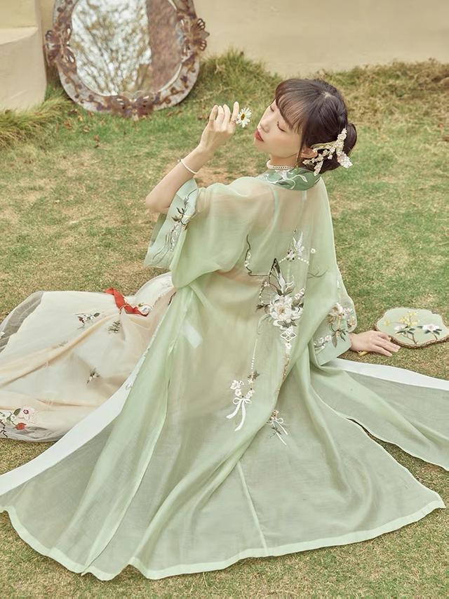 又一家汉服品牌获融资，汉服凭啥成了投资人眼中的香饽饽？