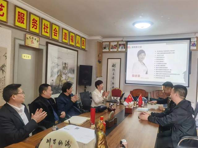 四川省通俗文艺研究会召开民营企业家会员交流会