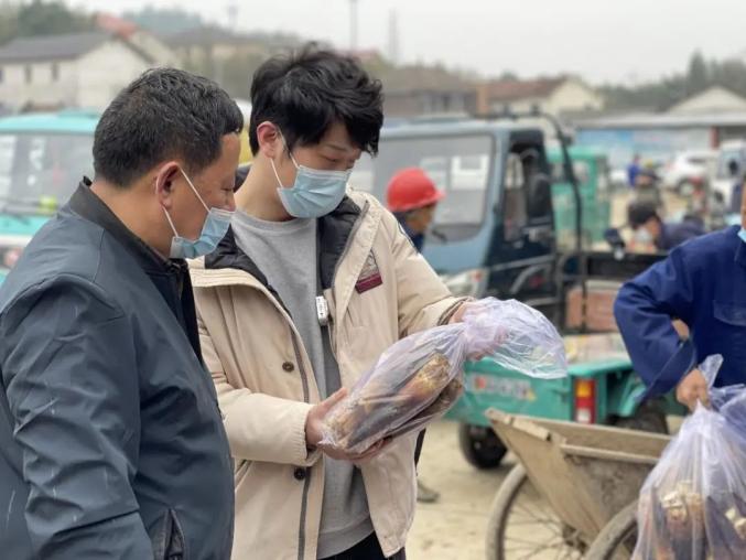 春笋正收成！小伙子靠这一年竟卖上千万元！