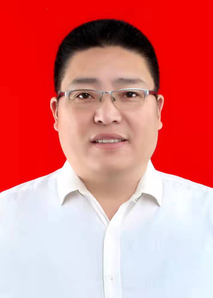 冲锋在疫情防控第一线的社区好干部杨红梅、李文强