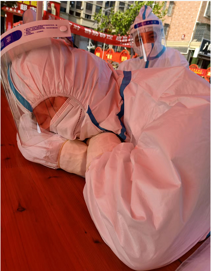 抗疫第一线：一位母亲的泪水