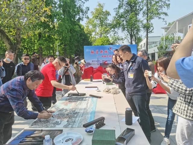 “翰墨新城·抒怀凌云”——书画艺术进成飞活动举行