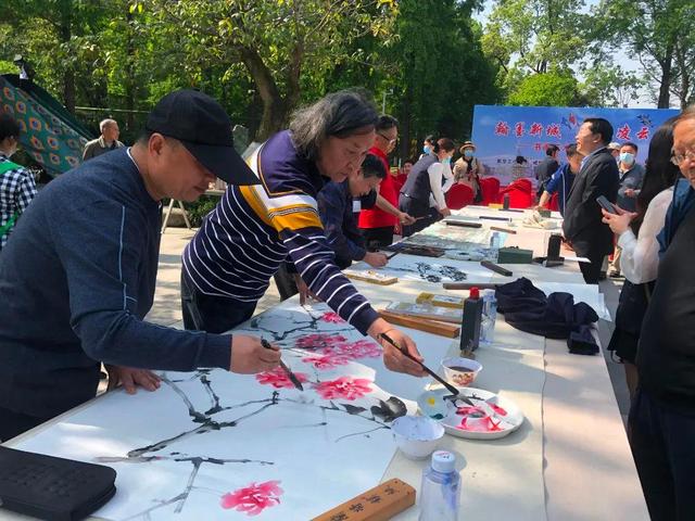 “翰墨新城·抒怀凌云”——书画艺术进成飞活动举行