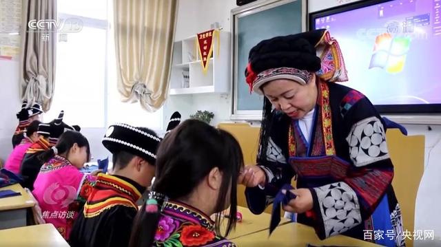 焦点访谈：我们村的新能人 勾蓝图 织锦绣