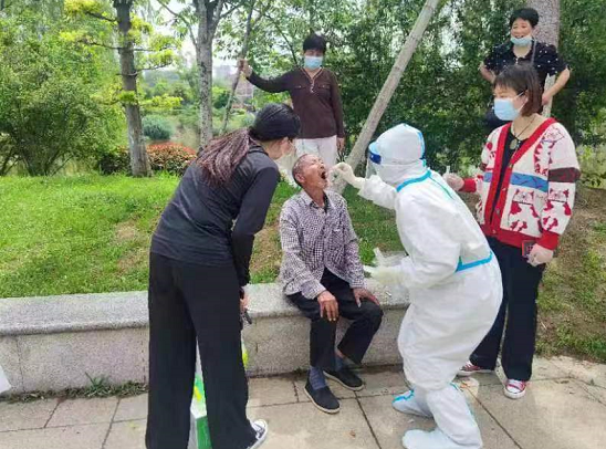 社区暖心救助    防疫一个不少