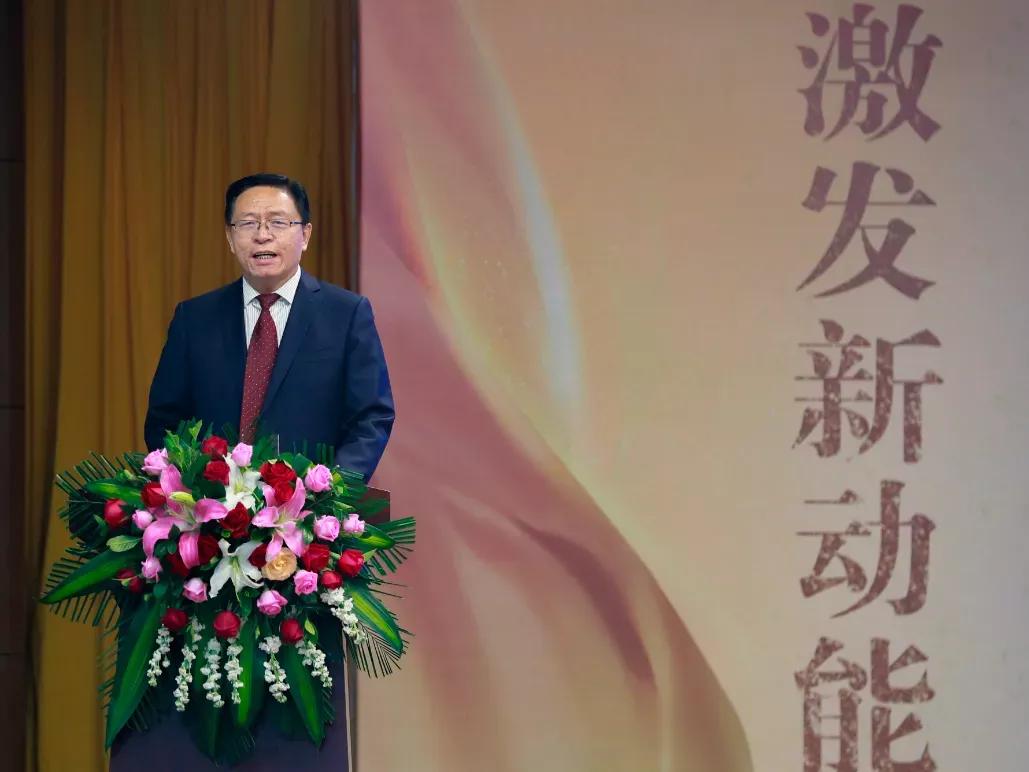 兵团川渝商会会长胡珍超参加十二师“双招双引”企业家恳谈会