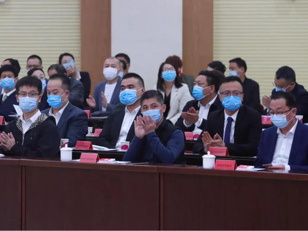 兵团川渝商会会长胡珍超参加十二师“双招双引”企业家恳谈会