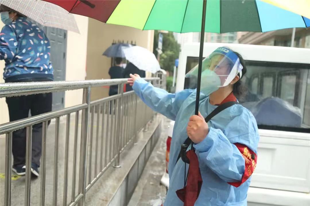 助力疫情防控，老年志愿者在行动