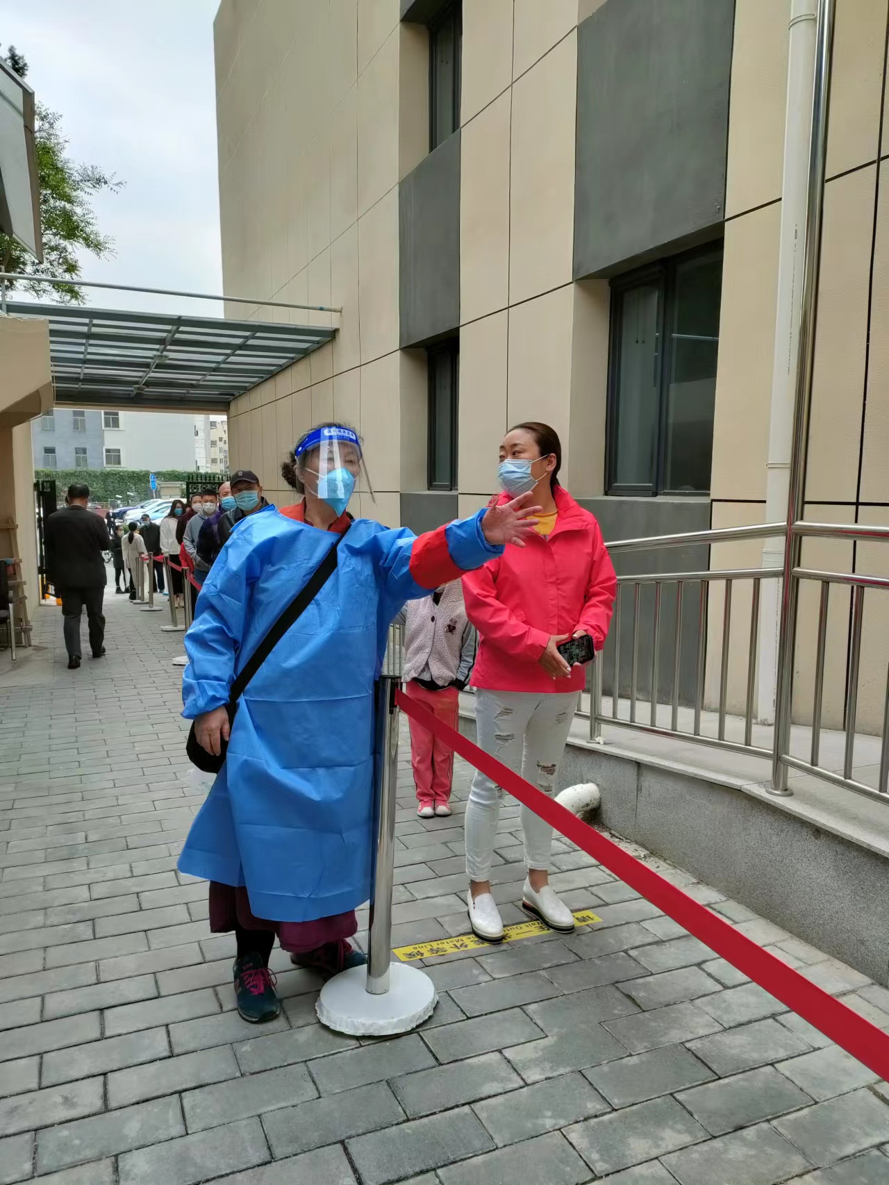 助力疫情防控，老年志愿者在行动