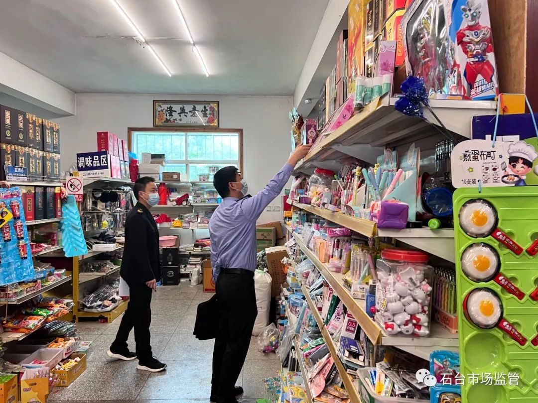 石台县市场监管局开展“无底线营销食品”暨“扫黄打非”专项行动