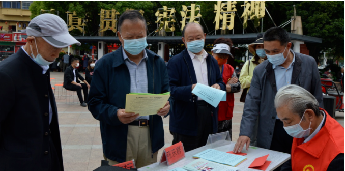阜阳市爱心公益志愿者协会举行家庭教育宣传周暨家风家教公益活动