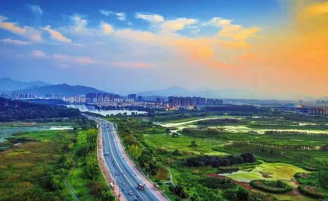 文明花开香满城 池州市大力推进全国文明城市创建工作