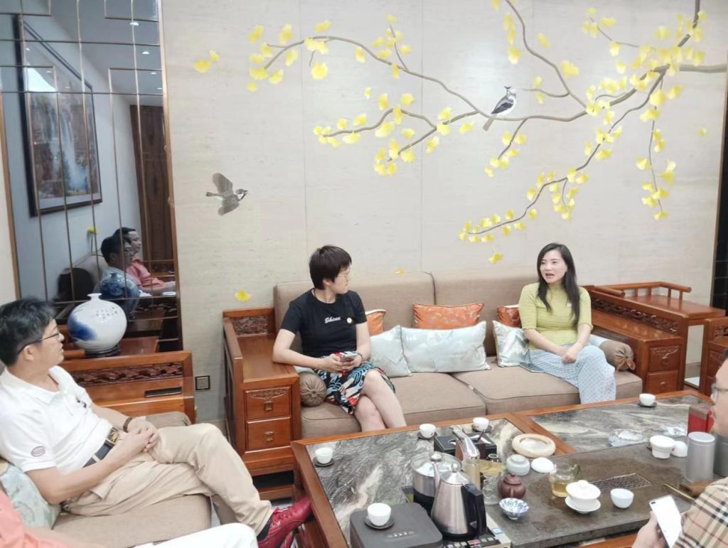 博士茶馆周，独立投资人创始人张铭博士携博士茶馆创始人侯琳博士，核心合伙人邹俊立先生，酱父金酒温玉瑞总裁一行莅临深圳茶博园，合作促进中国茶酒产业发展