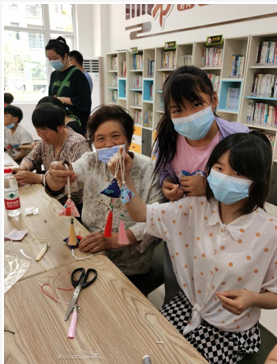 安徽省阜南县鹿城镇曾老庄社区妇联 开展迎六•一“书香家庭 亲子阅读”活动