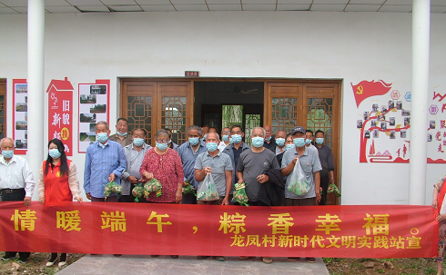 爱心粽子温暖老人心