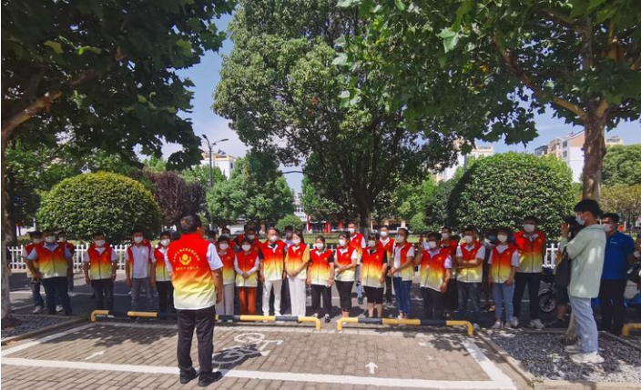 文明颍上，助力高考一阜阳市文明之光志愿者协会举行2022年爱心活动