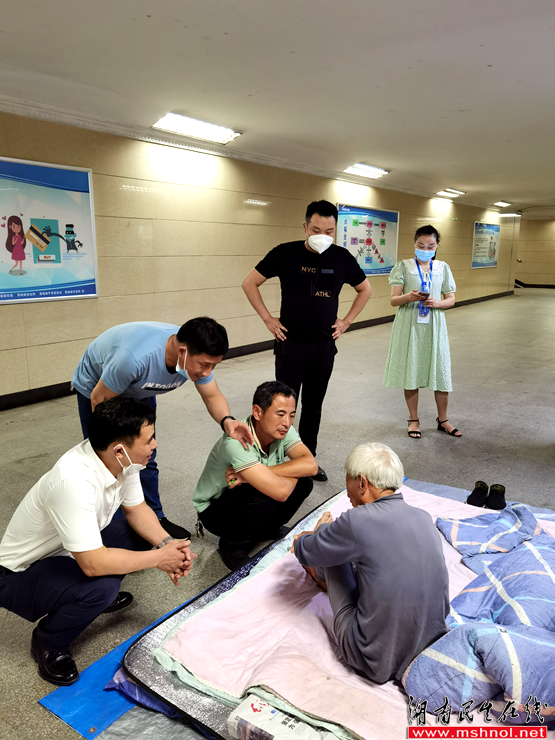 长沙市望城坡街道联合多方力量帮助流浪者回家