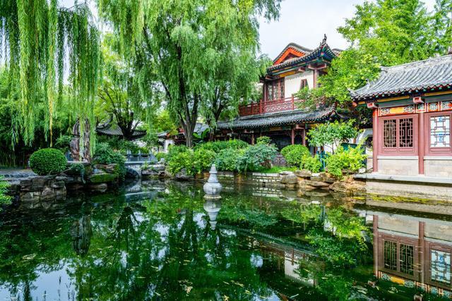 趵突腾空、明湖泛舟，有一种美，叫济南的秋天！