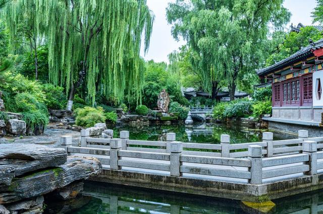 趵突腾空、明湖泛舟，有一种美，叫济南的秋天！