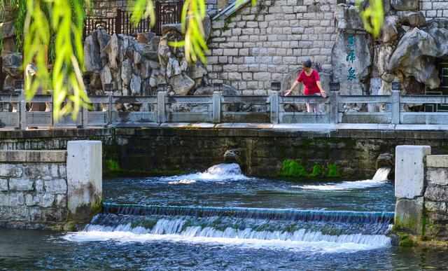 趵突腾空、明湖泛舟，有一种美，叫济南的秋天！