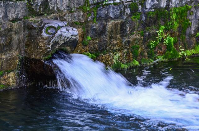 趵突腾空、明湖泛舟，有一种美，叫济南的秋天！