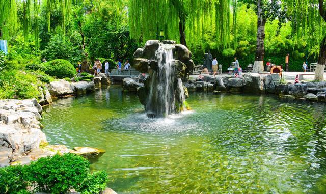 趵突腾空、明湖泛舟，有一种美，叫济南的秋天！