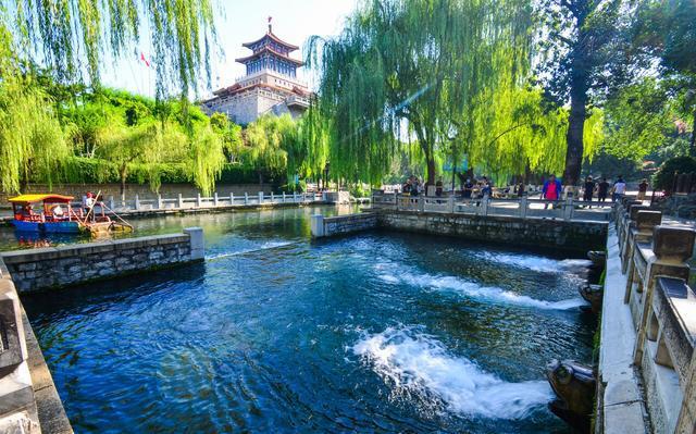 趵突腾空、明湖泛舟，有一种美，叫济南的秋天！