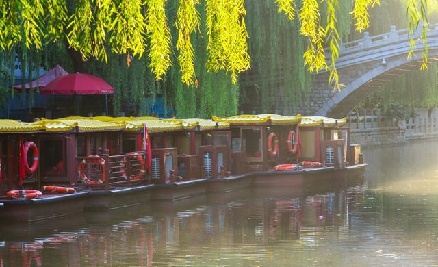 趵突腾空、明湖泛舟，有一种美，叫济南的秋天！