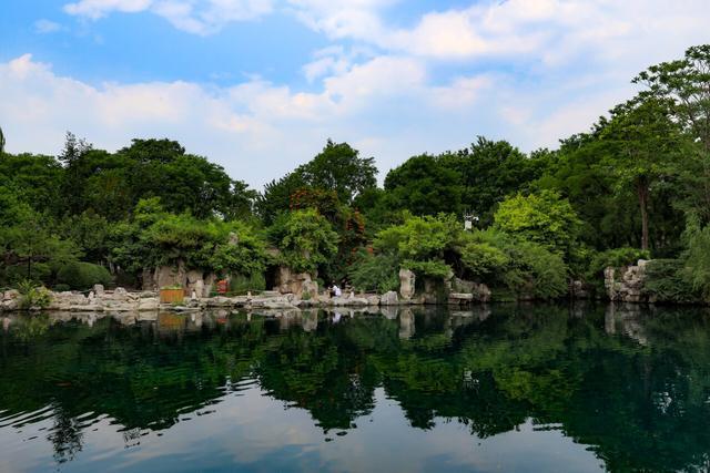 趵突腾空、明湖泛舟，有一种美，叫济南的秋天！