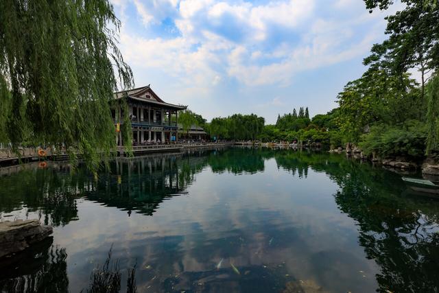 趵突腾空、明湖泛舟，有一种美，叫济南的秋天！