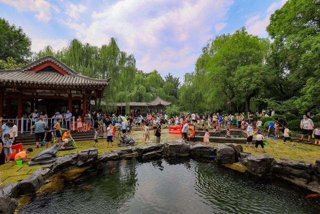 趵突腾空、明湖泛舟，有一种美，叫济南的秋天！