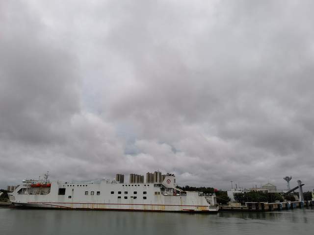 著名诗人凌云都成即兴赋诗子归