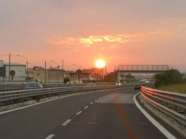 著名诗人凌云都成即兴赋诗子归