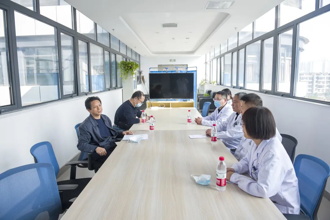 安徽颍州区政协党组书记、主席汪国兵来院宣传宣讲党的二十大精神