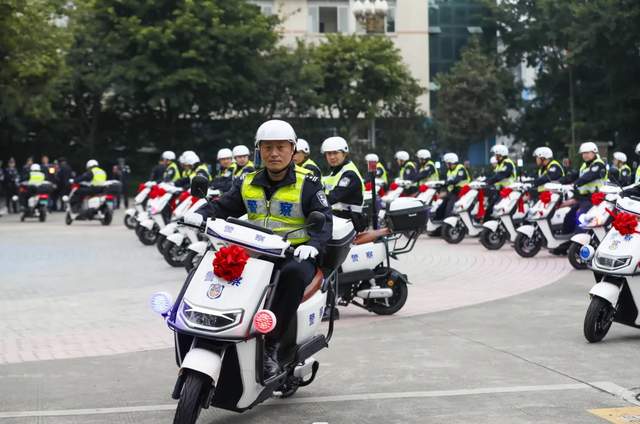 成都市金牛公安分局举行“百日保平安”动员大会暨出击仪式