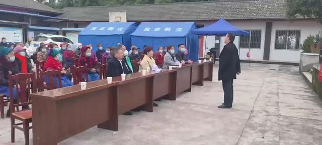 友邦千盛走进洪雅县将军镇保坪村开展慈善公益活动