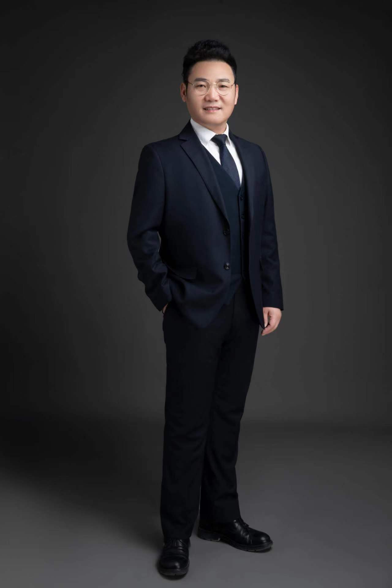 深化普法工作，建法治强国