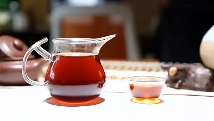 冬天如何喝茶？喝红茶预防流感，喝黑茶养胃