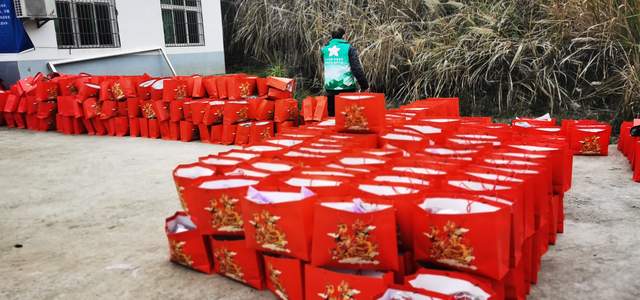 友邦千盛协会春雨计划走进仪陇县张公镇跃龙村开展公益慈善活动