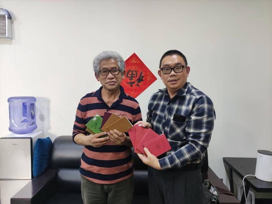 赞！香港同胞周峻雄向江门市侨联捐赠侨史文物