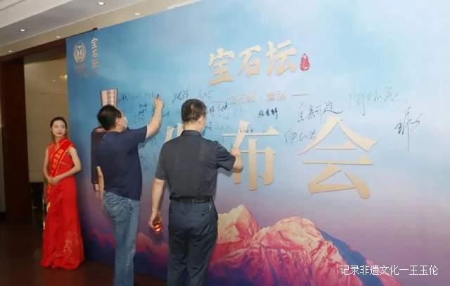 湄潭有两坛：一坛为奇观，一坛为美酒