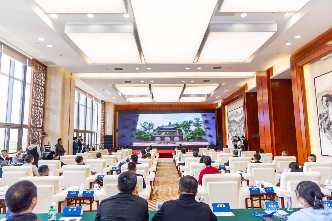 五一假期，相约石屏！“2023异呼百应·奔跑迈向新征程”石屏异龙湖环湖马拉松启幕