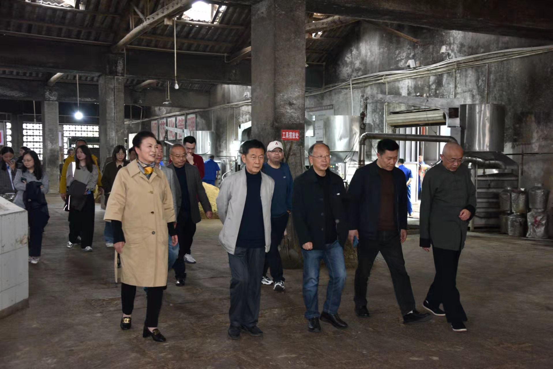 郭沫若《题文君井》深度学习会在文君井集团召开