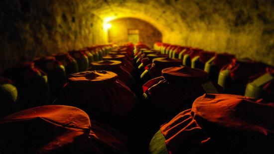 这个千亿市场持续升温，春糖抢“凤香老酒”入场券