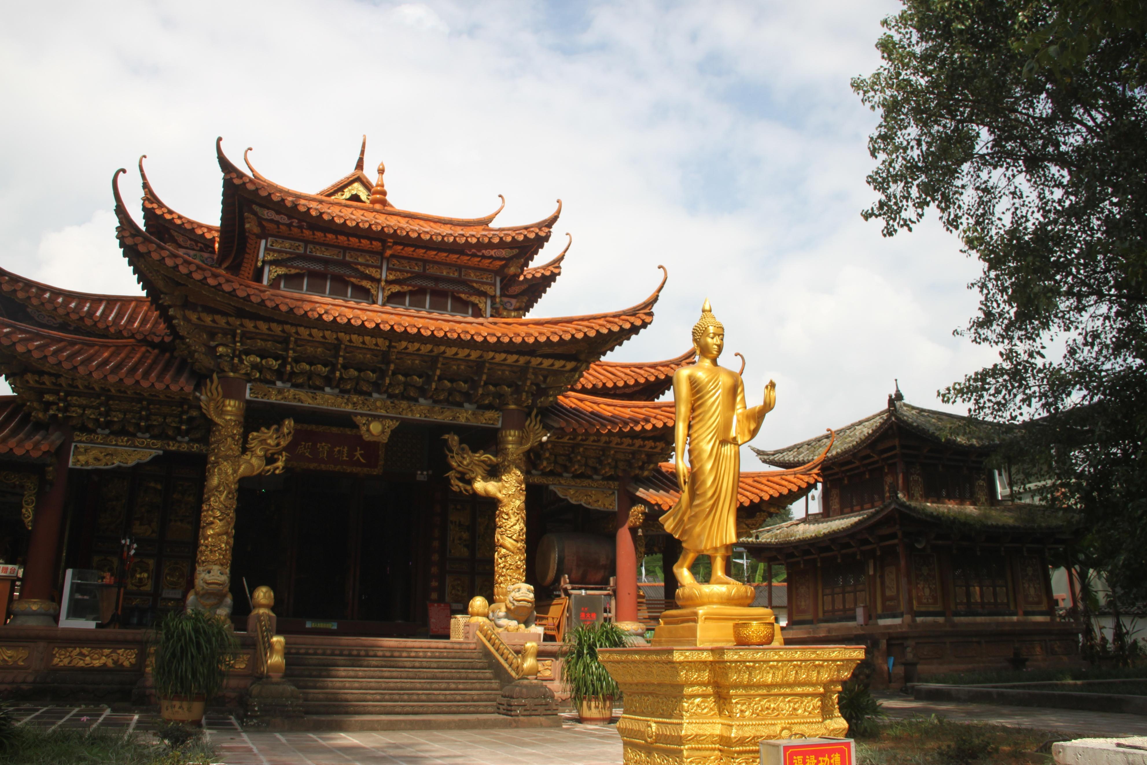 “千景之谷·花朝水悦”‖勐卧总佛寺：塔与树的千年缠绵