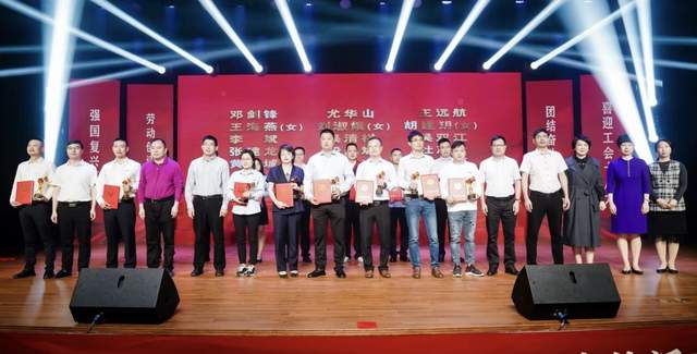 泉州市洛江区总工会举行“庆五一·光荣颂”暨工会简史馆揭牌活动