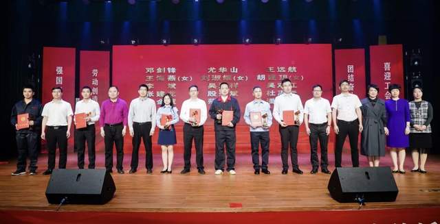 泉州市洛江区总工会举行“庆五一·光荣颂”暨工会简史馆揭牌活动